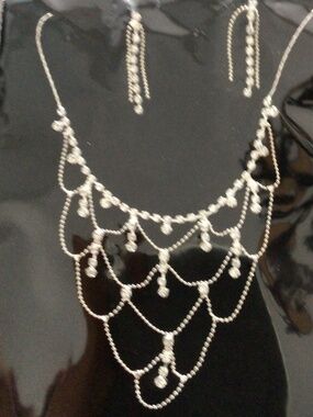 NWT bridal jewelry set with pierced earrings and necklace